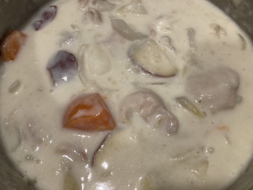 ホットクックで作ったルーなしクリームシチューの完成