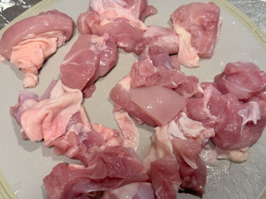 ひと口大に切った鶏もも肉