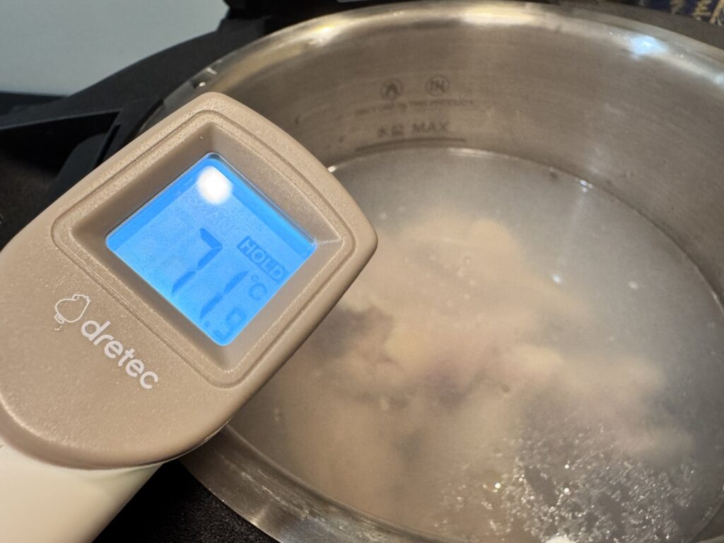 注いだあとは74.4℃