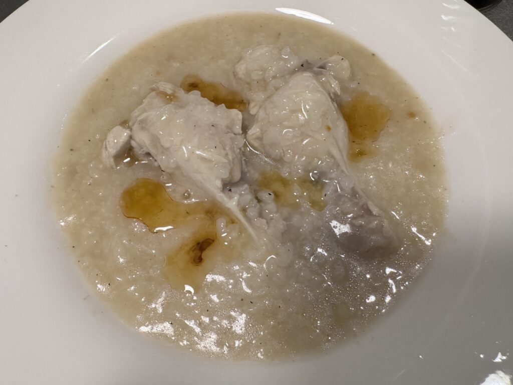 手羽元とホットクックで作った、土井善晴さんの鶏がゆ