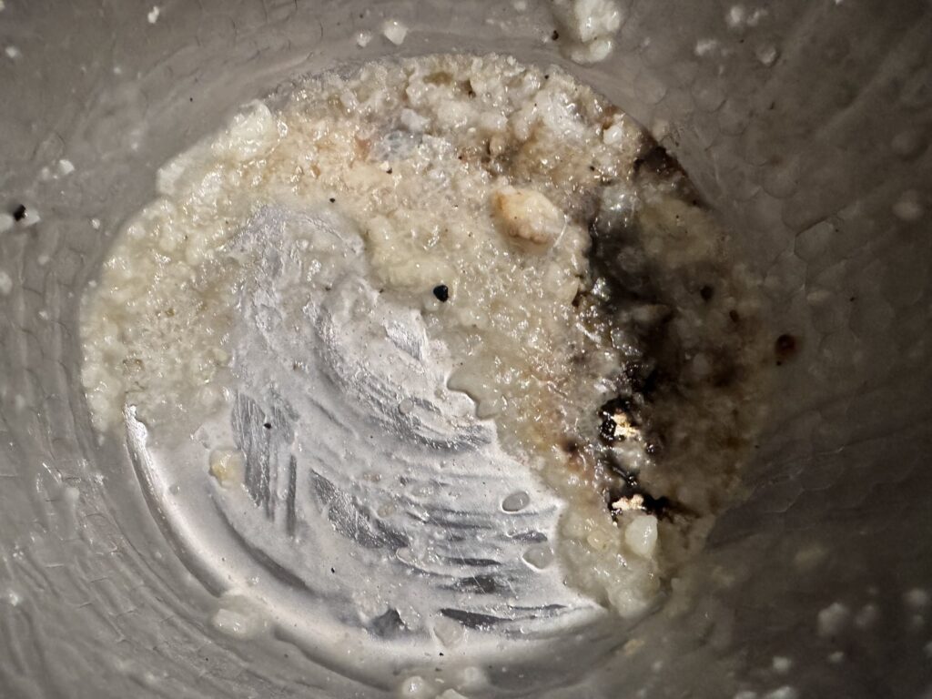 鍋底が焦げてしまった