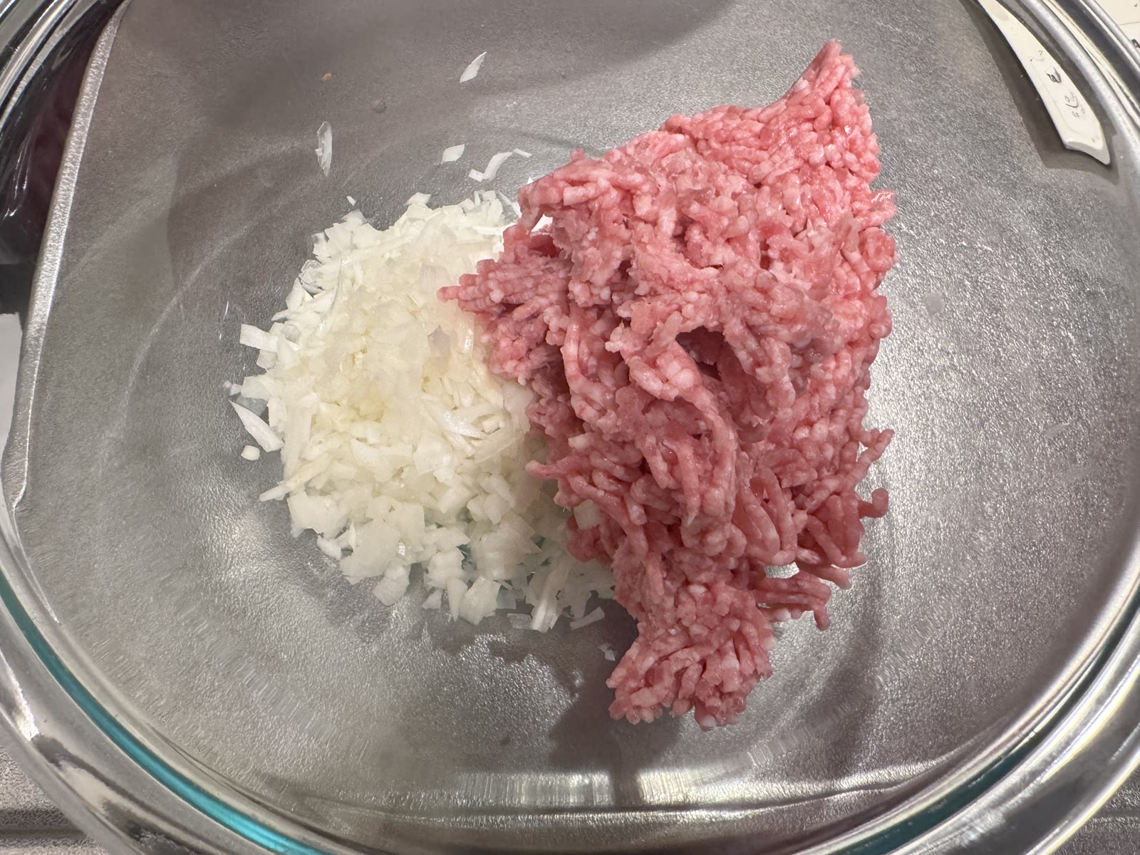 豚ひき肉300gとみじん切りにした玉ねぎ50g