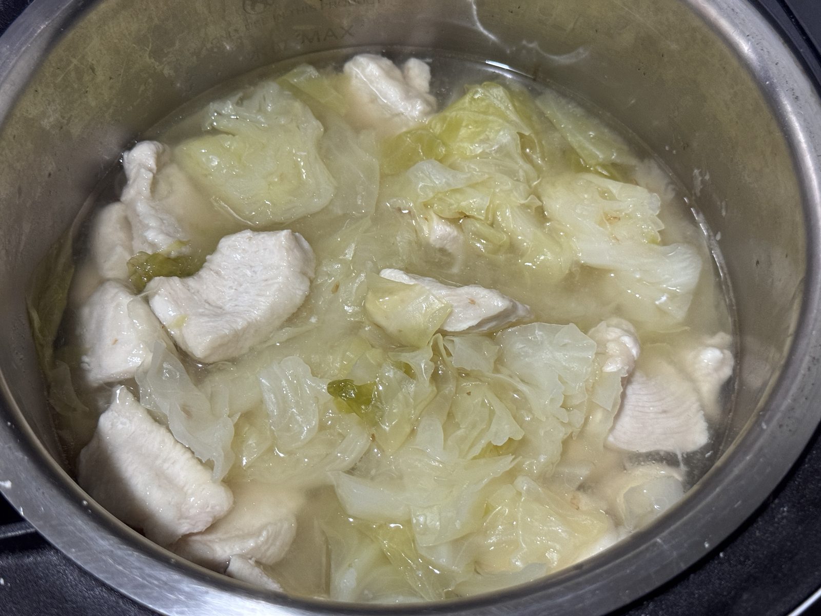 混ぜたあとの鶏むねキャベツ鍋