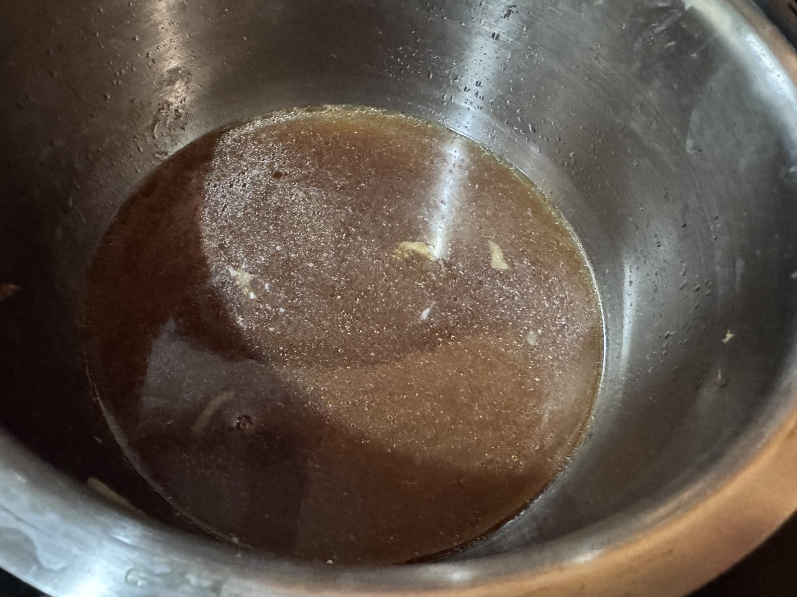 食べ終わって少しだけスープが残った内鍋