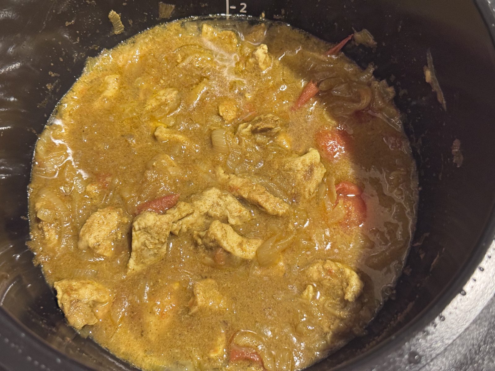 ホットクックで煮込み終わった生トマトチキンカレー