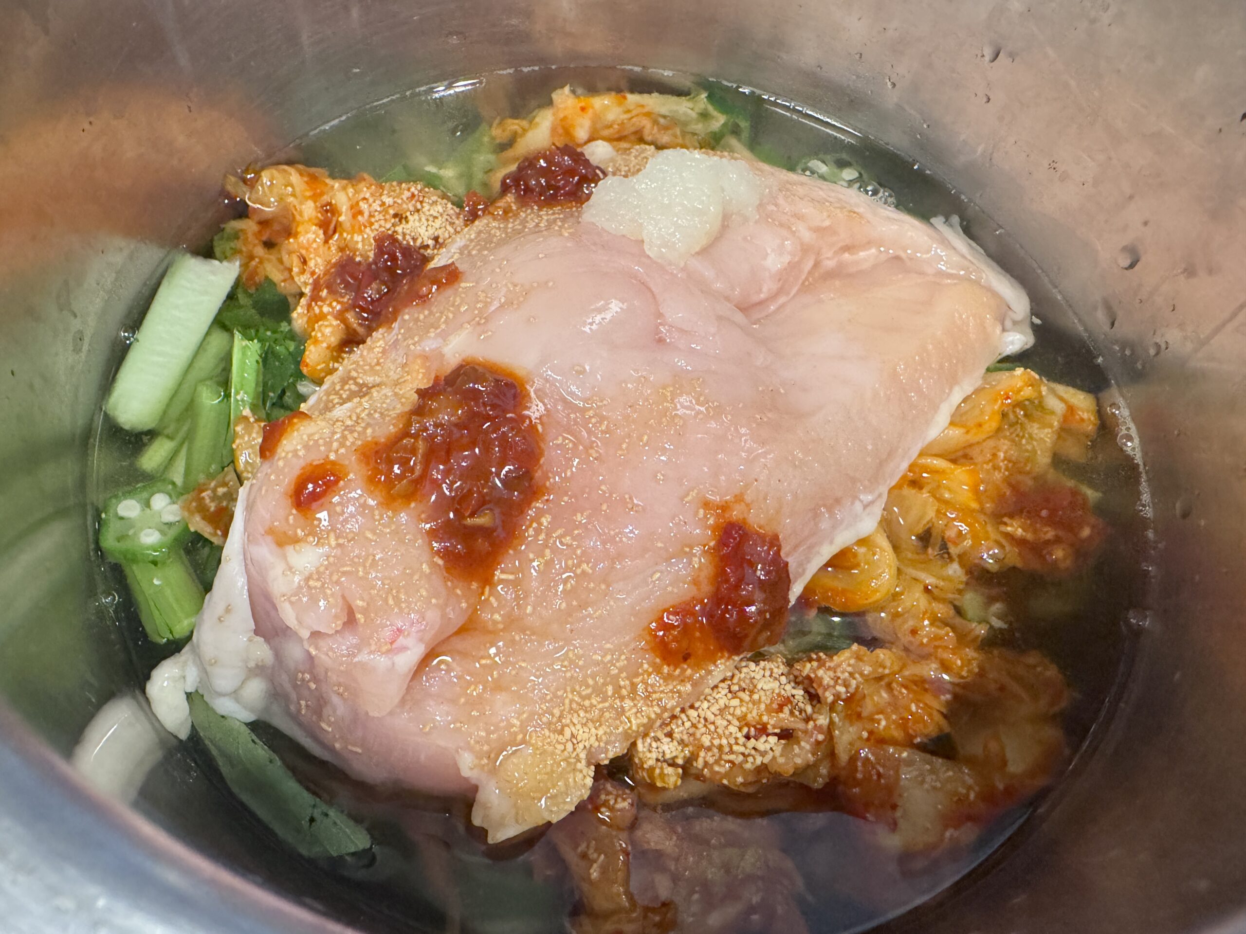 ホットクックの内鍋に地獄沼の材料を入れたところ