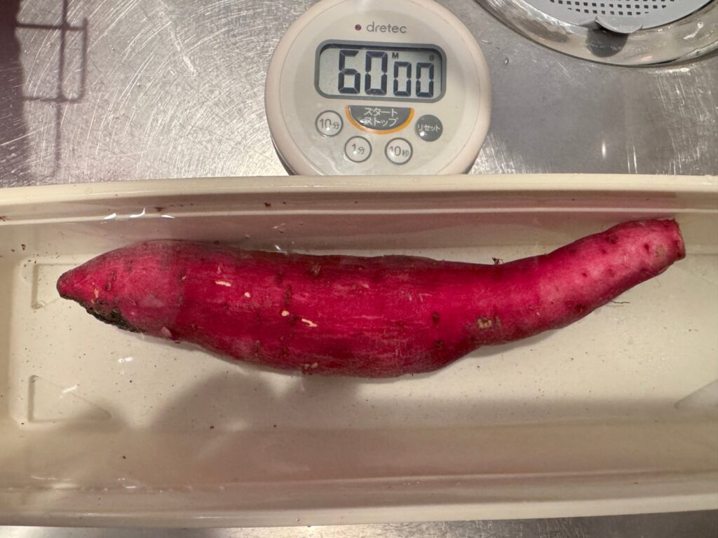 塩水（水1Lに塩7g）にさつまいもを漬けてタイマー60分