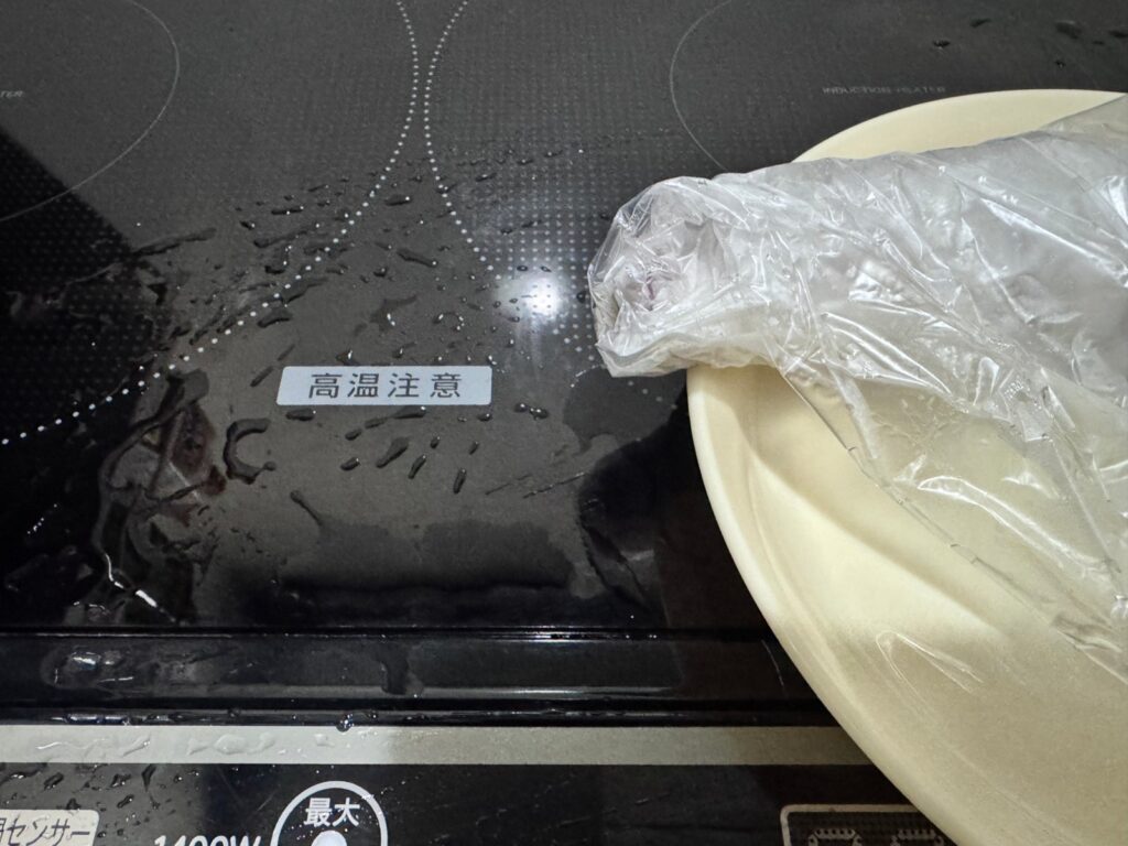 加熱が終わったあと、レンジの中に水がたくさん出ている